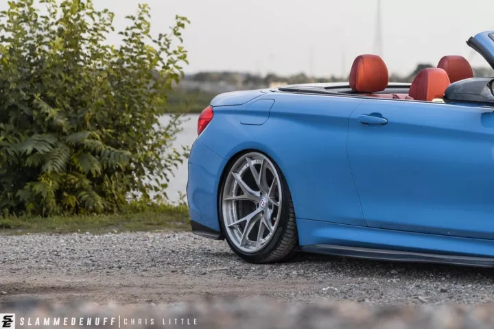 改装的宝马m4直接趴在地上了,普通的宝马m4可以开敞篷