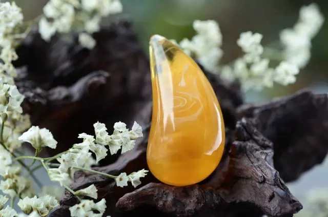 蜜蜡的种类及图片介绍,蜜蜡的种类及价值及图片