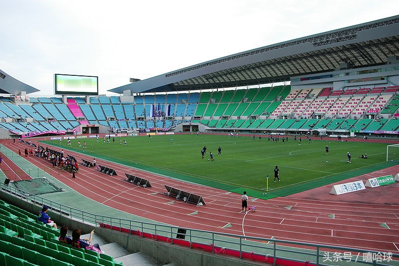 俱乐部都要建专业球场?看看日本J1联赛的球场,还是老实搞青训吧