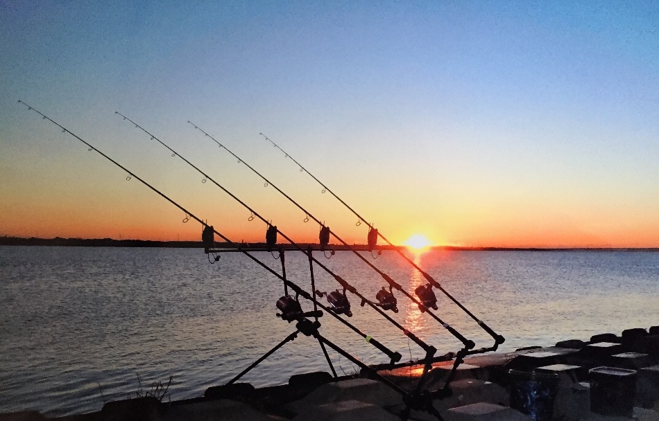 抛竿饵料哪几种好,抛竿抛偏了怎么纠正