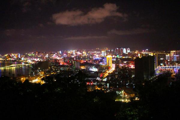 我到过许多地方是指哪里,我去过的地方皆是你看过的风景