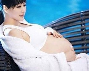 孕期见红正常吗,孕期见红是不是就必须保胎