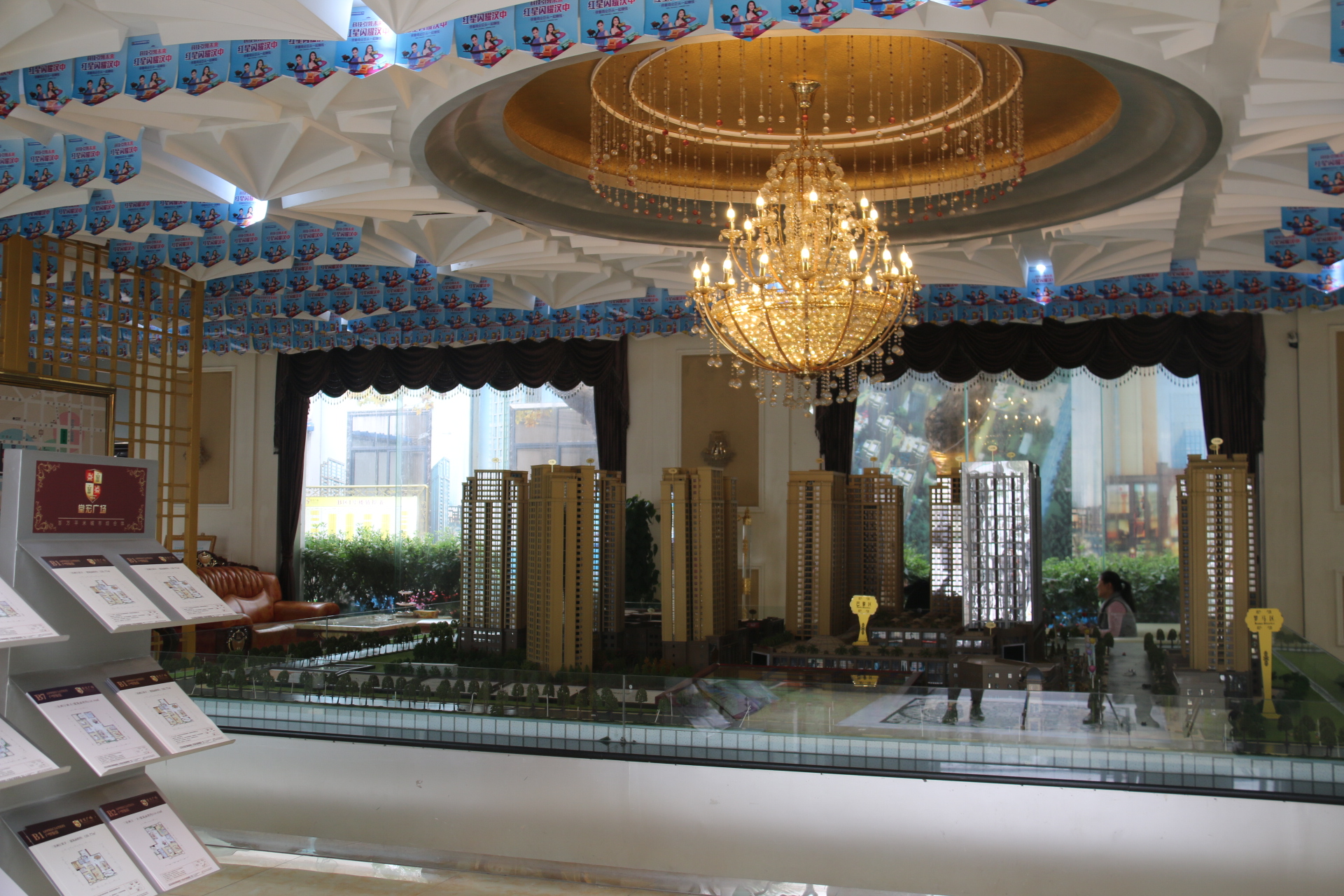 周末漫游汉中堂宏广场轻松而静谧