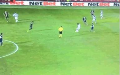 最伟大中场皮尔洛,一代中场大师皮尔洛经典的进球