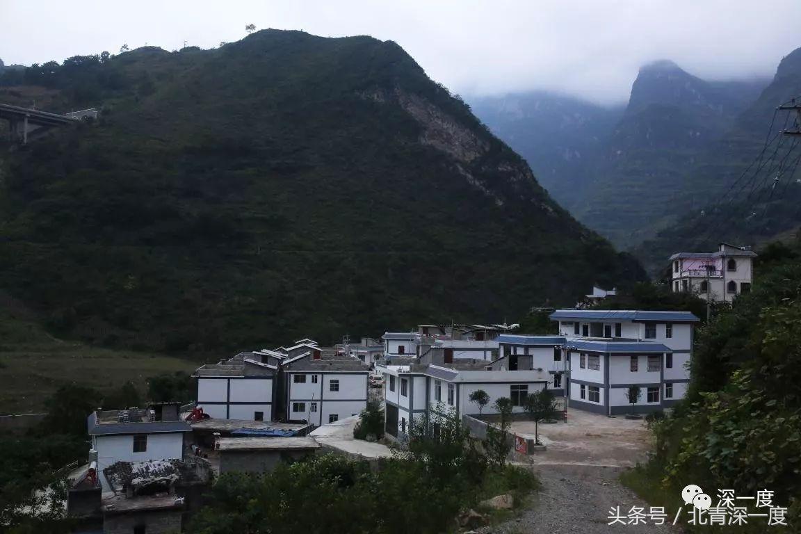 “鹿晗”在泥坑，妈妈在远方，你习以为常的幸福对他们却遥不可及