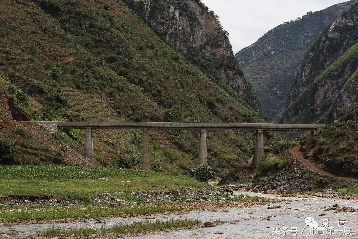 鹿晗泥坑,鹿晗在泥坑里