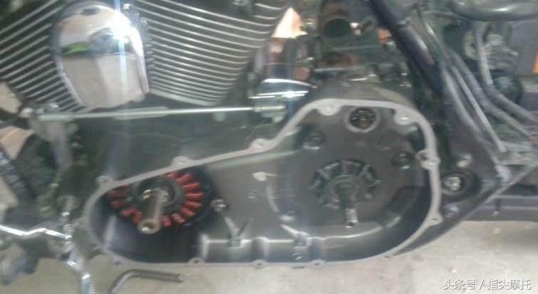 哈雷至尊滑翔摩托车大卸八块，只为换根皮带！