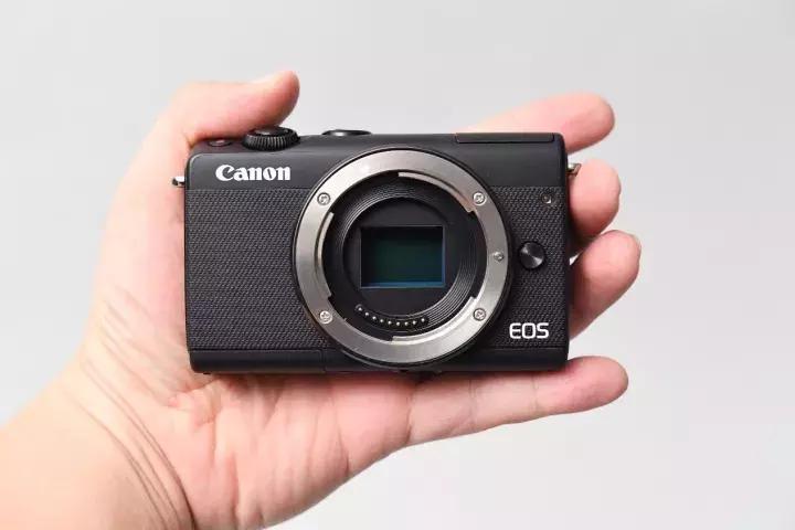 佳能高颜值轻巧相机便宜,入门便携相机佳能m200