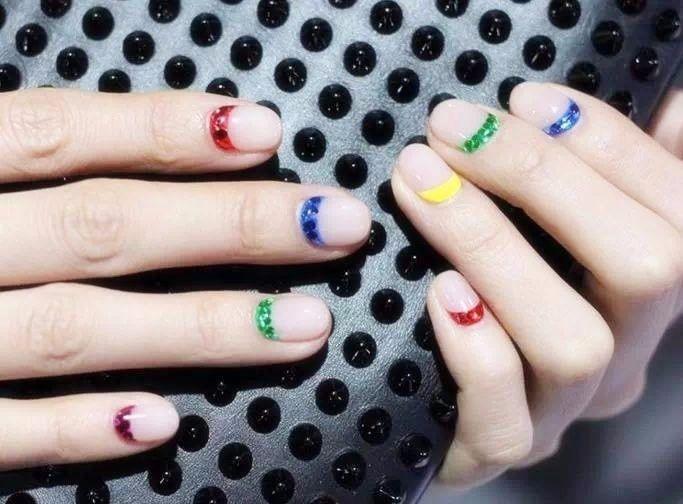 上细下粗的手指适合什么形状美甲,适合手指短小指甲的美甲显白