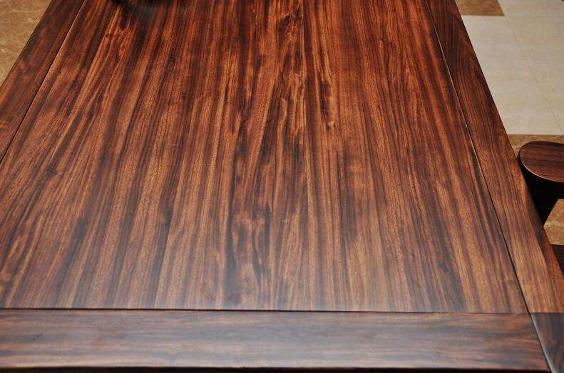 小乌金木和大乌金木家具哪个好,赤金檀木与乌金木比较哪个家具好