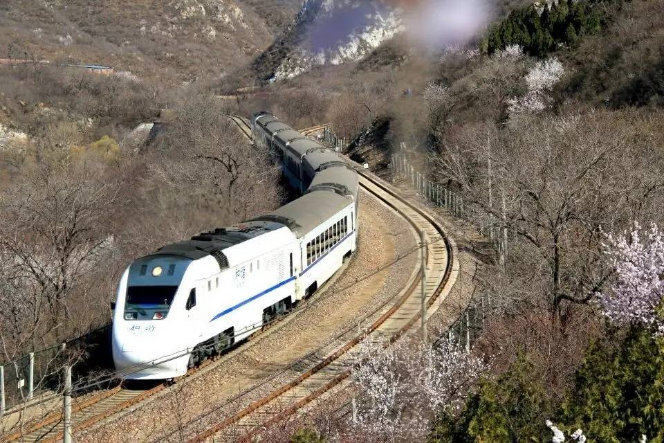 开往春天的列车图片唯美,开往春天的列车看图作文