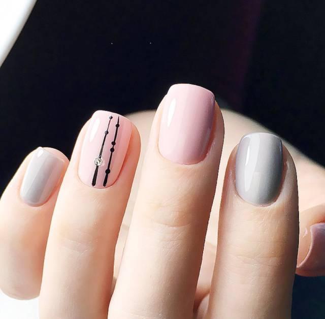 上细下粗的手指适合什么形状美甲,适合手指短小指甲的美甲显白