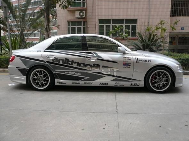 车上的年检标签可以全部清理吗,如何去除新车上胶和油混合物残留