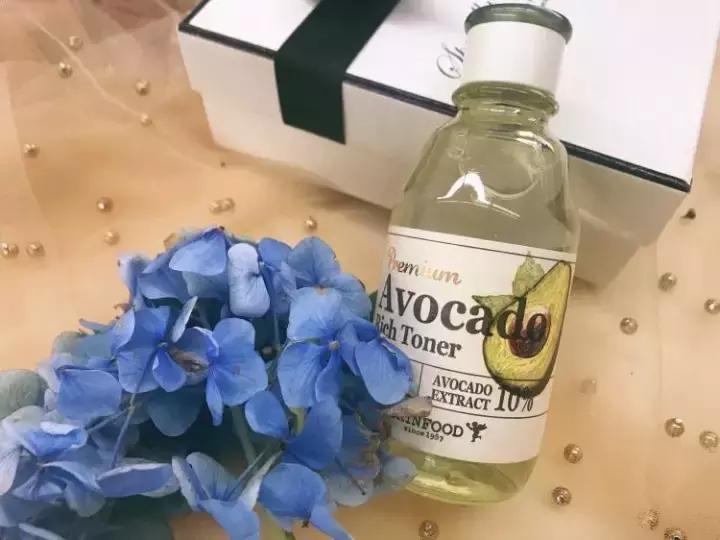 最近肌肤干燥紧绷那先从换这“五款秋冬超保湿的精华水”开始吧……