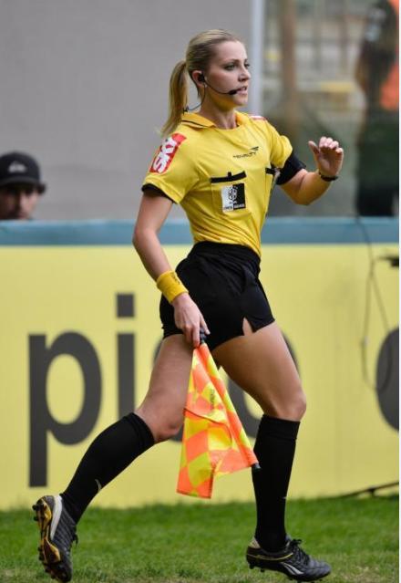 足球规则越位集锦大全图解,最新足球越位规则图解详解