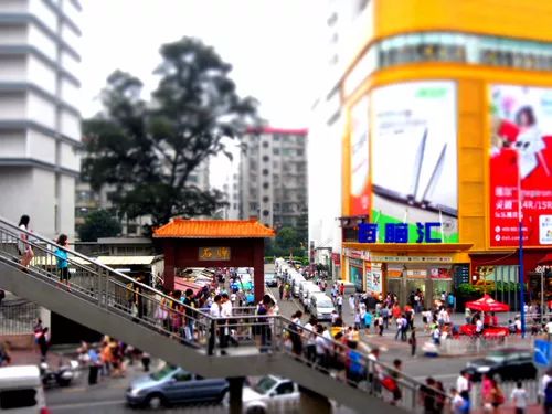 广州岗顶美食街,岗顶地铁口美食街