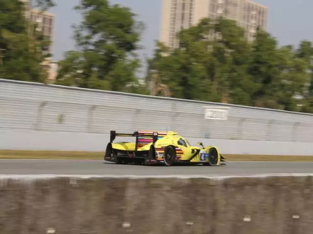 耐力赛绝非无休止地“画圈”,而是用轮胎来拓宽的哲学