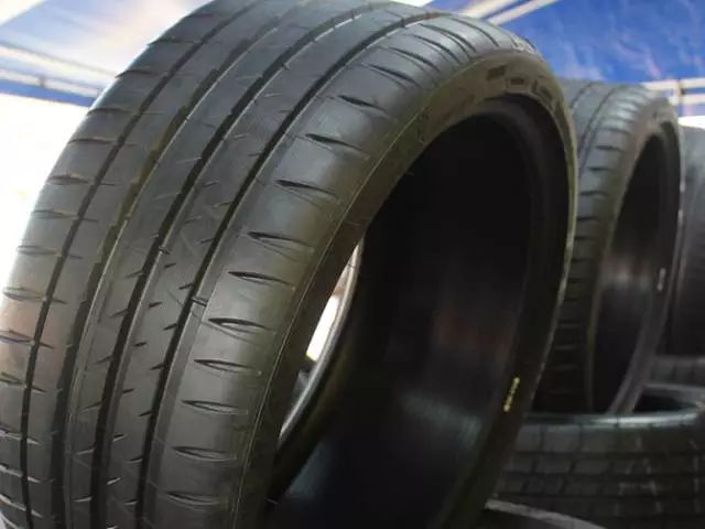 耐力赛绝非无休止地“画圈”,而是用轮胎来拓宽的哲学