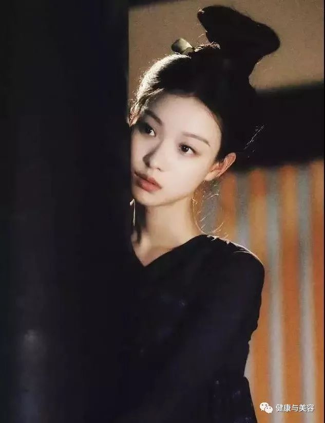 《凰权》剧照曝光,get一个极美的倪妮式温雅淡妆!