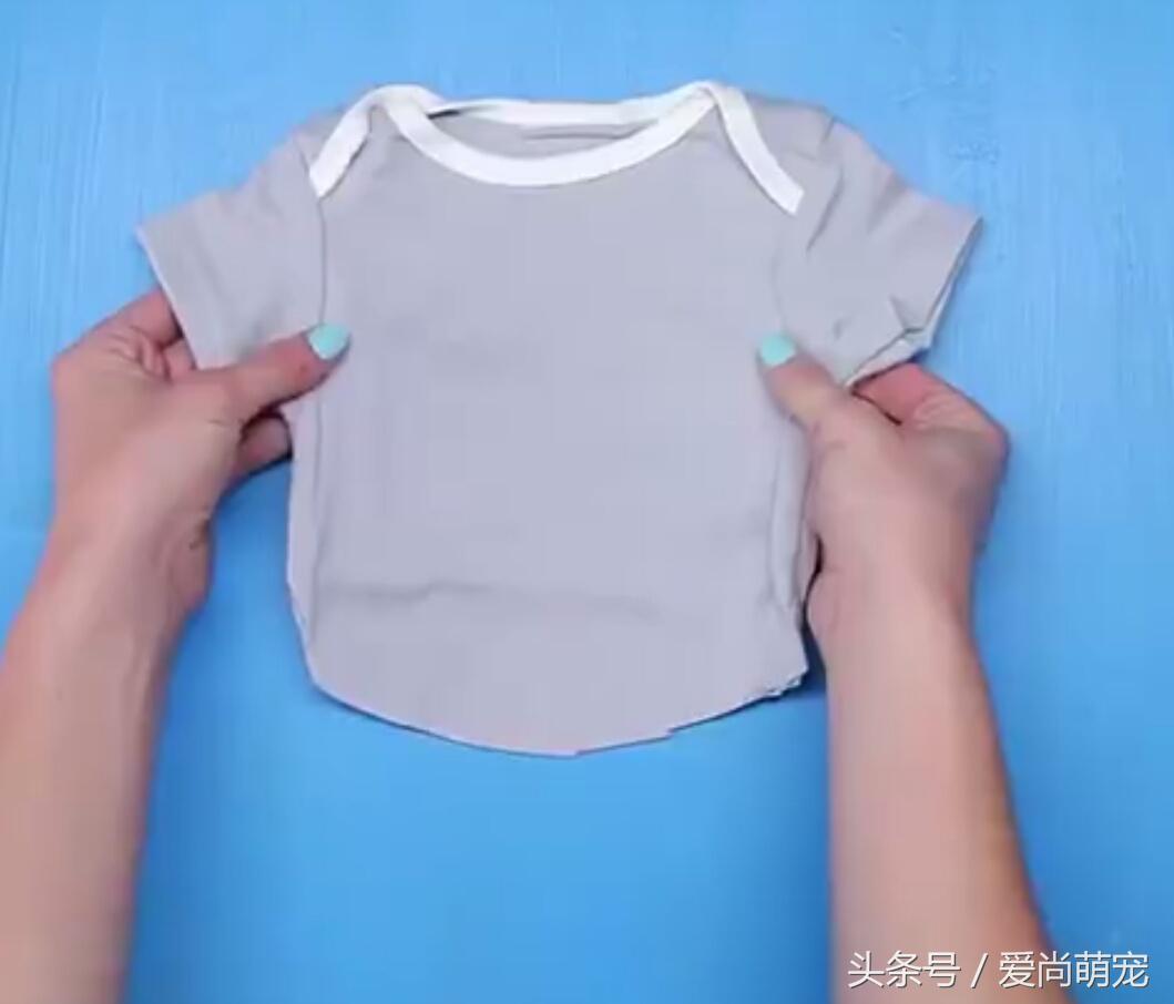 怎么给狗狗自制保暖衣,diy金毛狗狗衣服