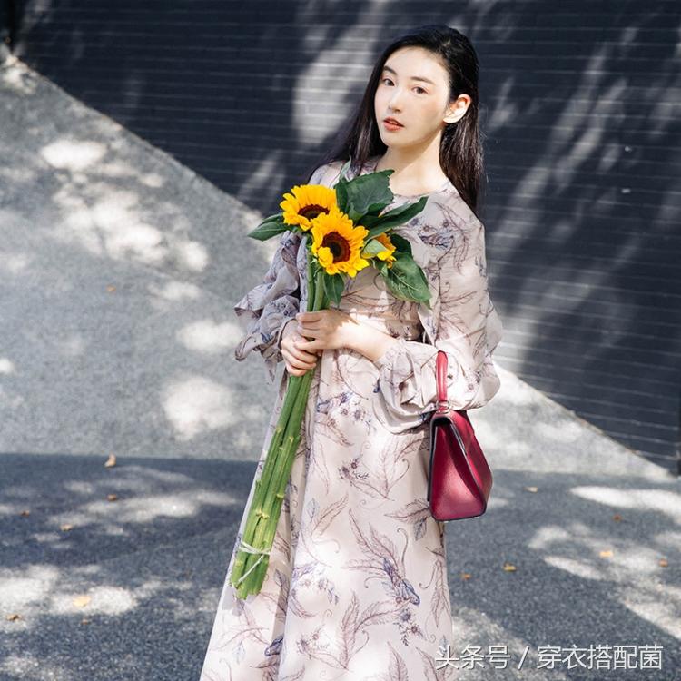 大衣如何穿搭女秋冬好看,黑色大衣连衣裙穿搭高级感