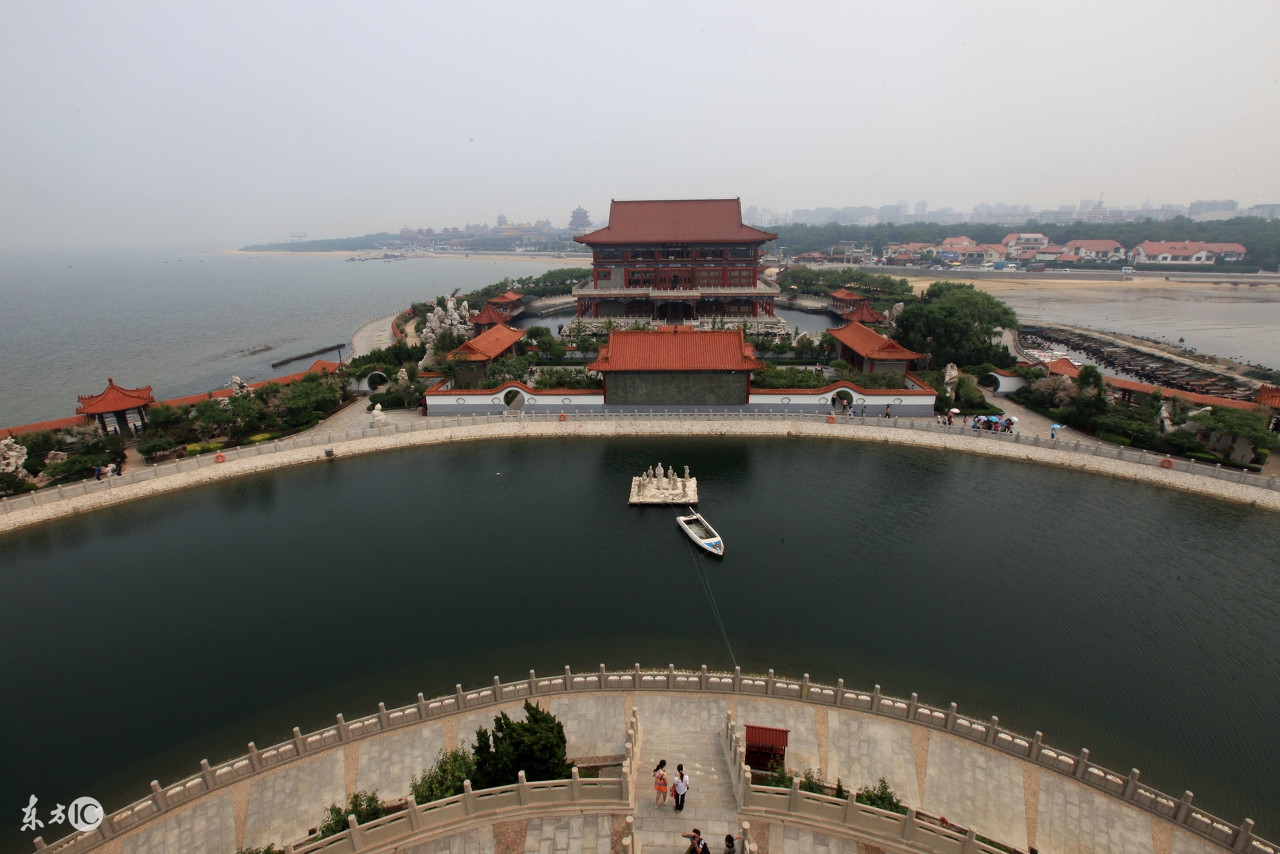 真正的快乐，不是狂喜，亦不是苦痛，它是细水长流，碧海无波