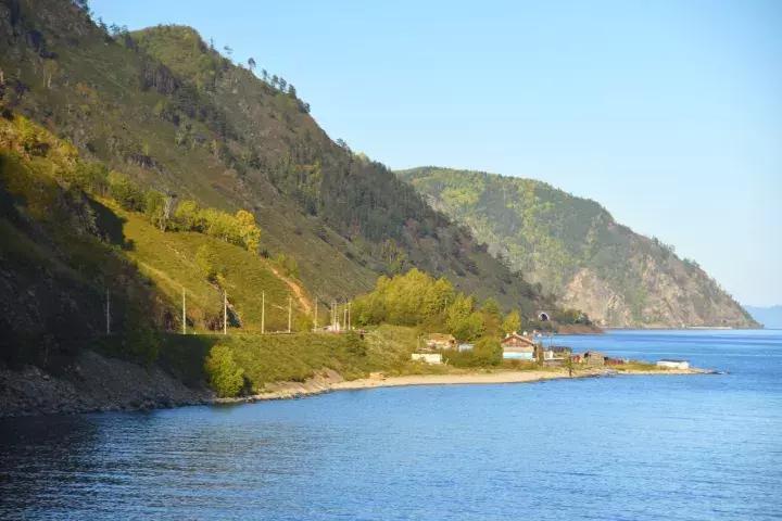 坐火车穿越俄罗斯西伯利亚,欧洲火车途经小镇