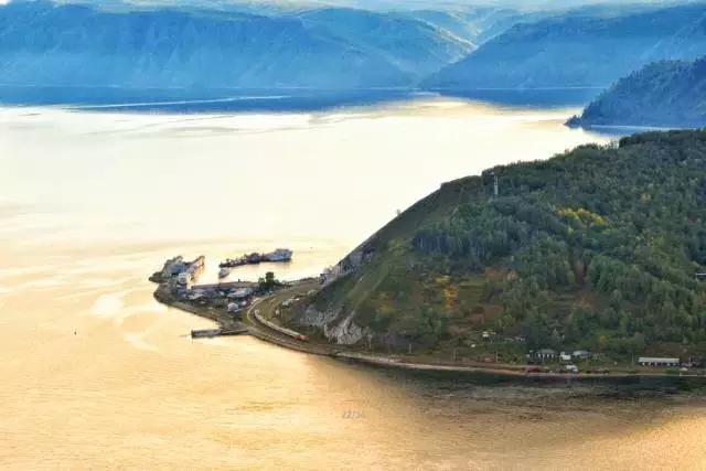 坐火车穿越俄罗斯西伯利亚,欧洲火车途经小镇