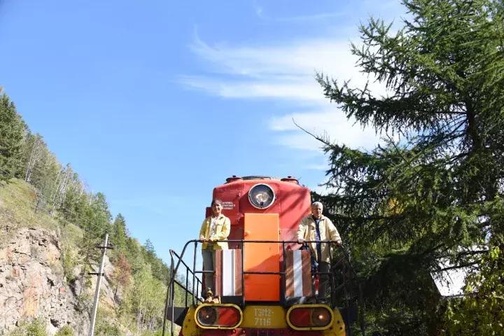 坐火车穿越俄罗斯西伯利亚,欧洲火车途经小镇