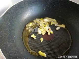 酸醋炖刀鱼的做法,秋刀鱼加醋的做法