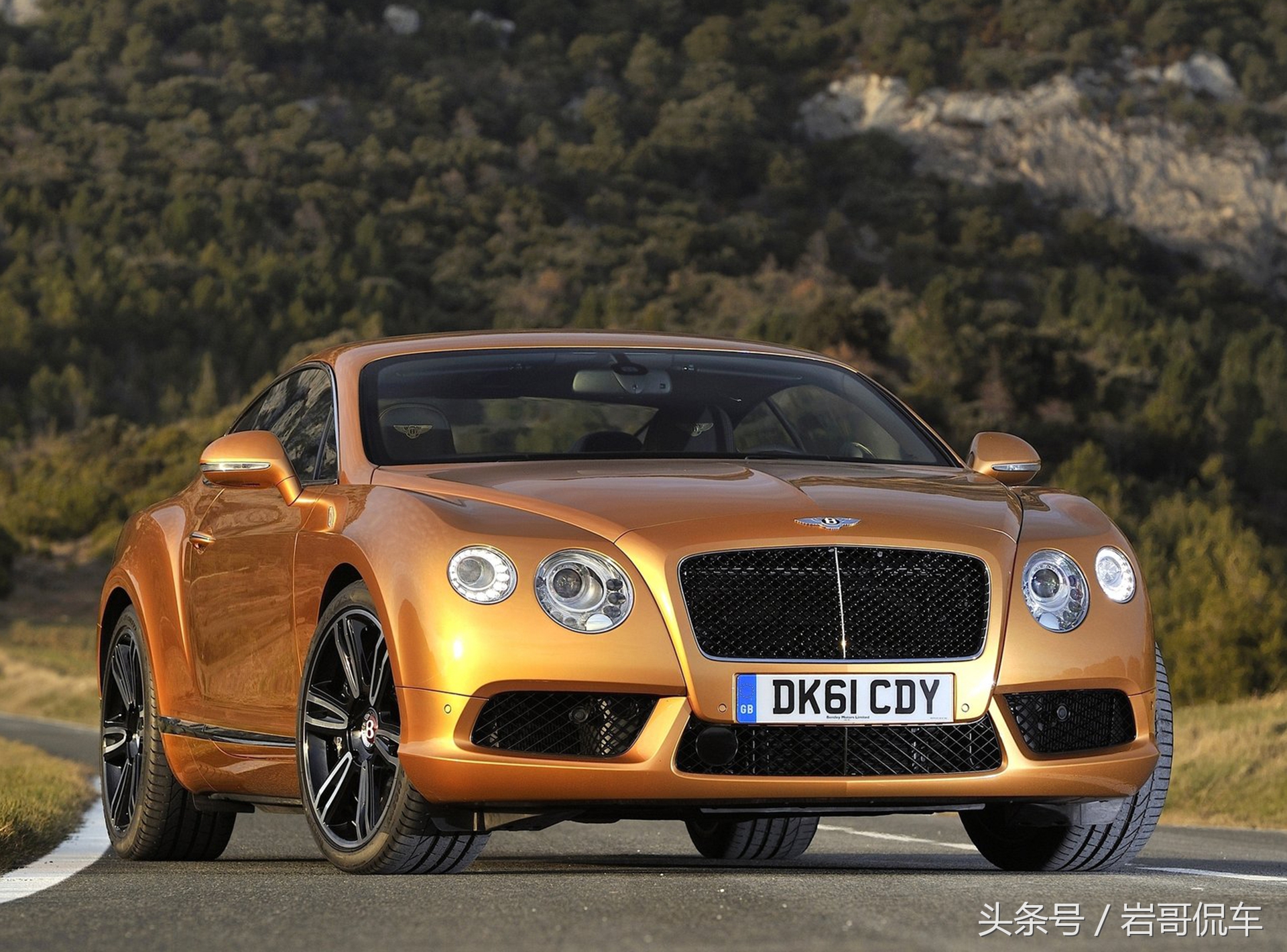 俗话说，穷人打蜡，富人镀晶，车漆美容也能看出贫富差距