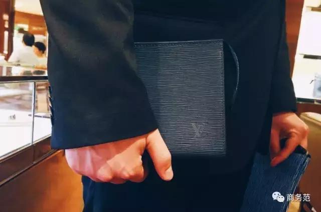 40块钱的阿玛尼粉底液是真的嘛,40多块钱阿玛尼