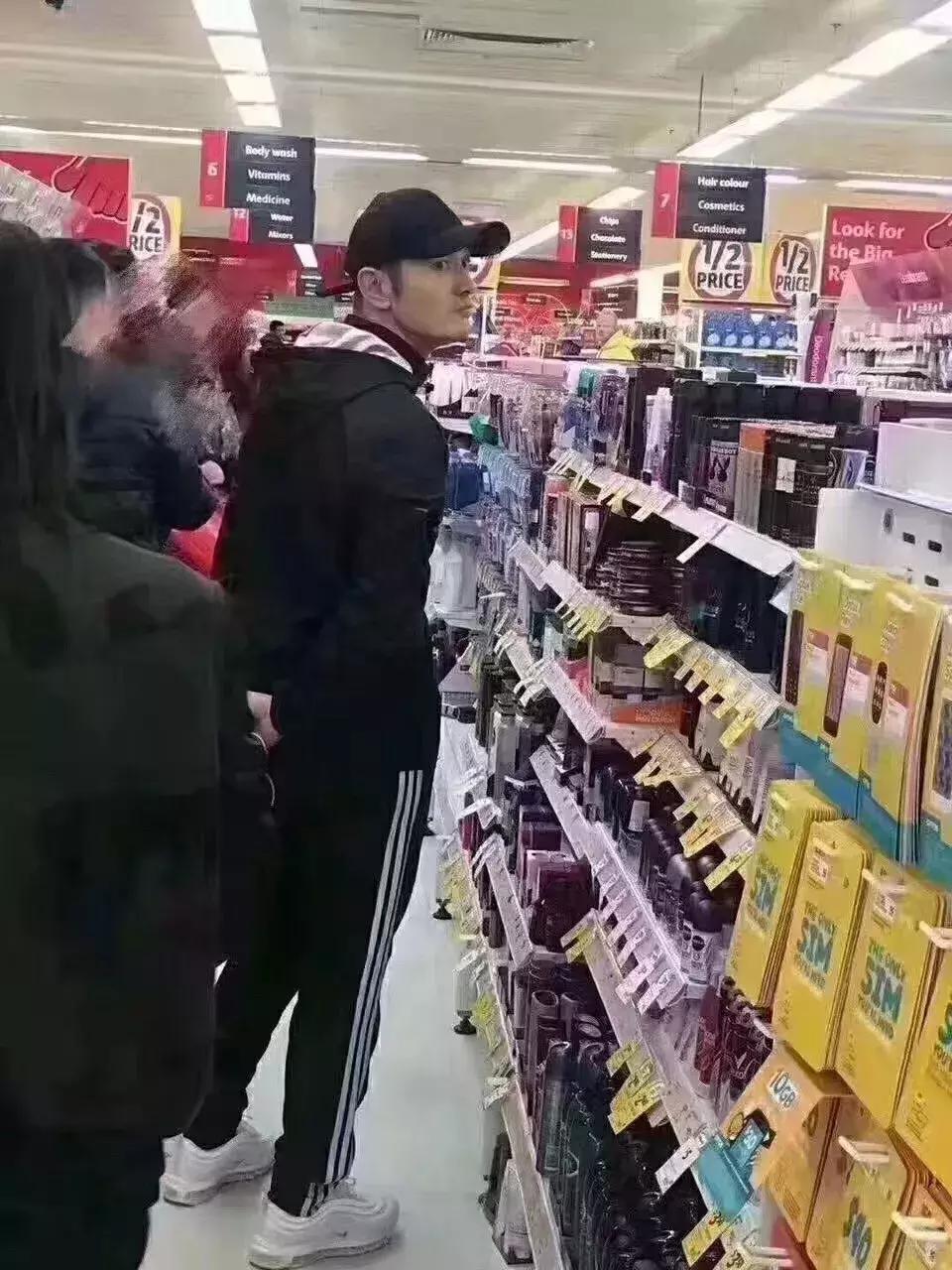 黄晓明也来澳洲给“小海绵”买奶粉了？可惜现在华人限购2罐