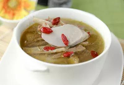 小孩冬天喝什么汤可以提高免疫力,又暖心又暖胃的汤