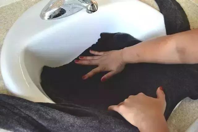 纯棉的毛衣松垮变形如何恢复,绒绒毛衣掉毛严重怎么处理