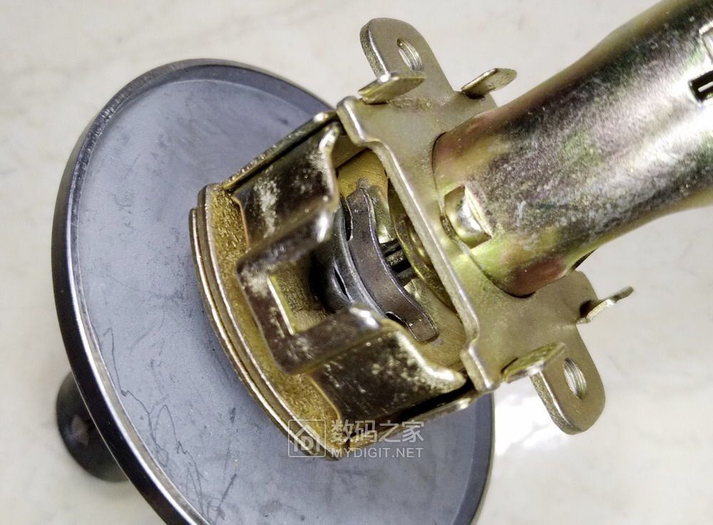 球形锁坏了怎么从木门上拆下来,室内门球形锁怎么拆