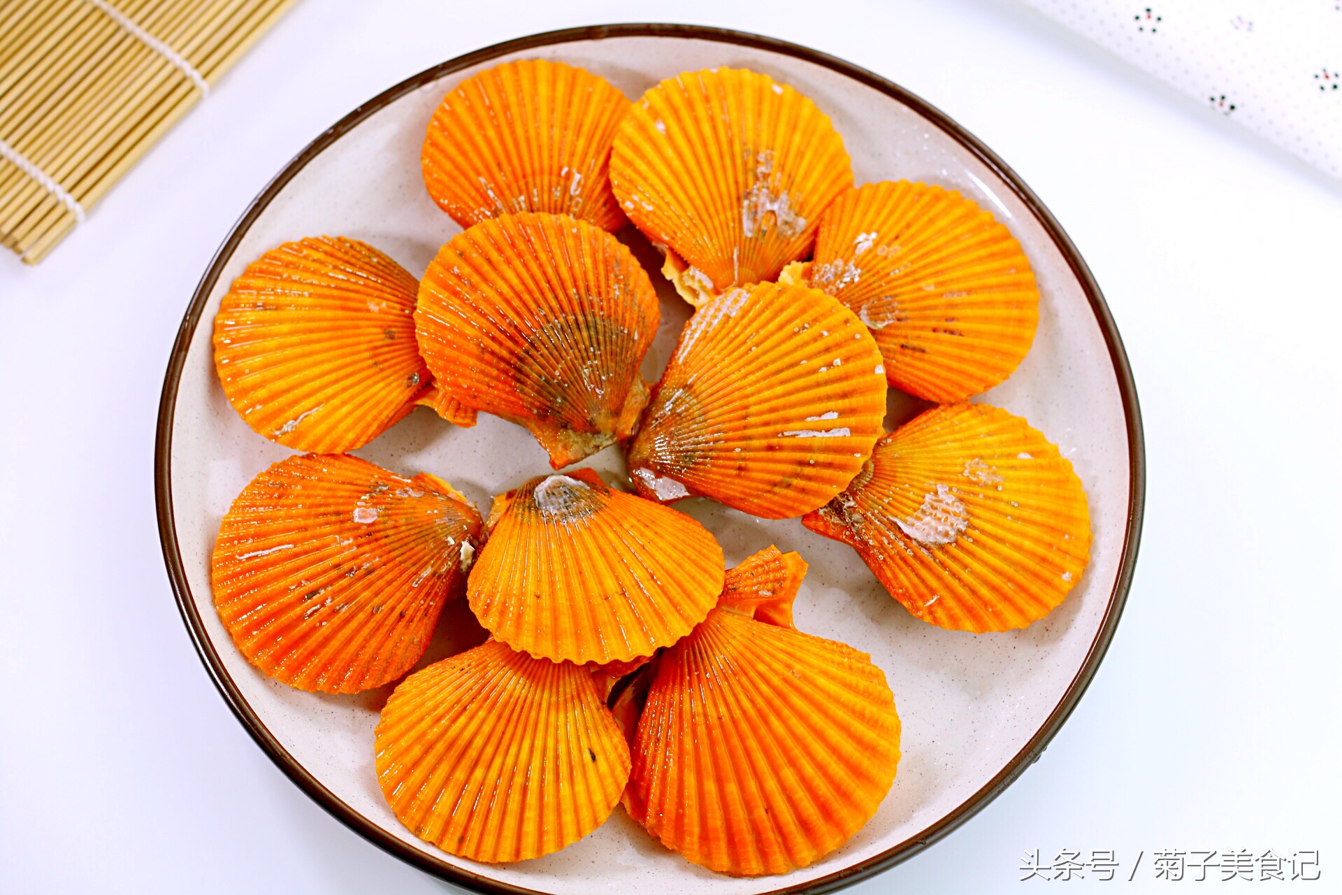 蒜蓉粉丝蒸扇贝超级好吃呢,扇贝肉粉丝蒜蓉家常做法视频教程