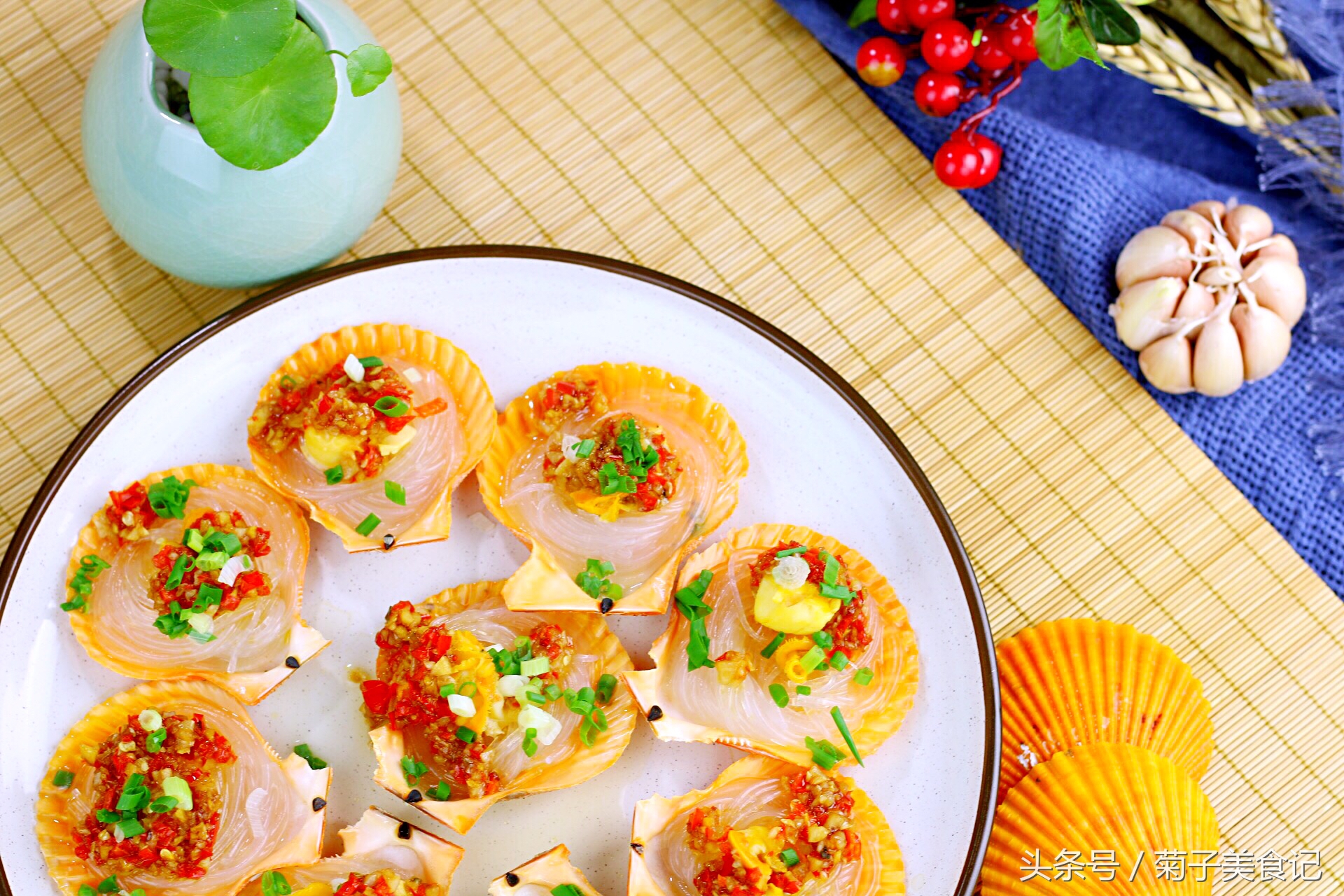 蒜蓉粉丝蒸扇贝超级好吃呢,扇贝肉粉丝蒜蓉家常做法视频教程