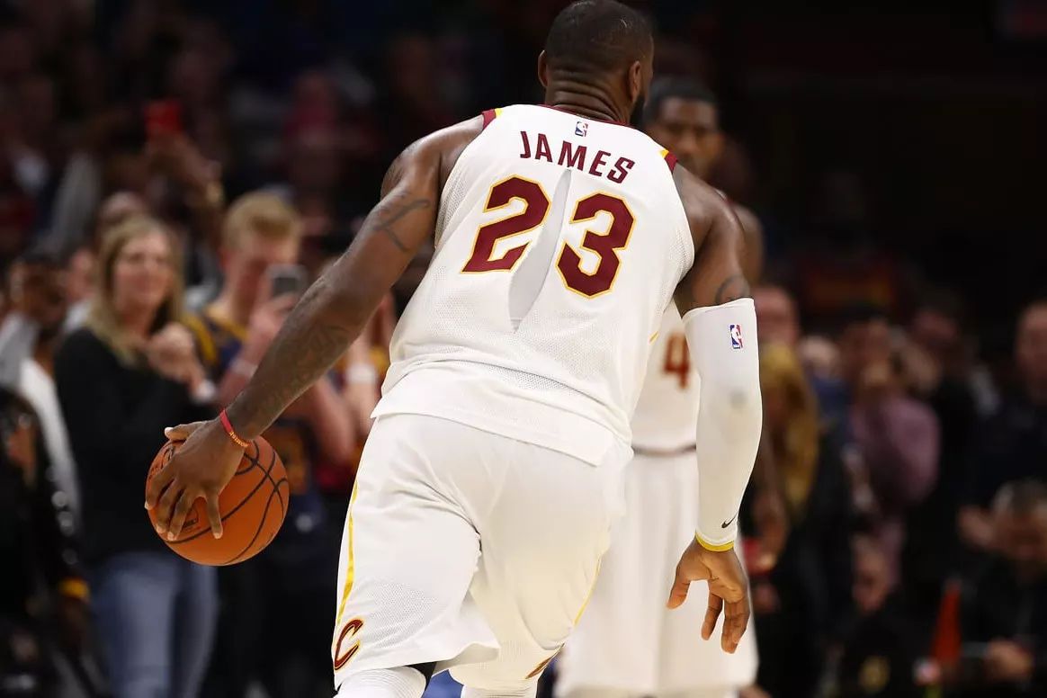 巴黎世家与nasa,nba球队休斯顿火箭