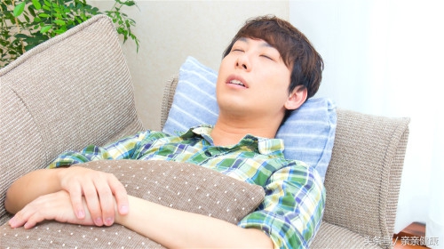 睡眠健康杀手：打呼噜不吃药手术能改善