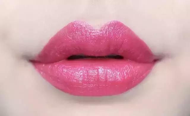 超火姨妈色口红不选肤色又显白,姨妈色口红显白吗