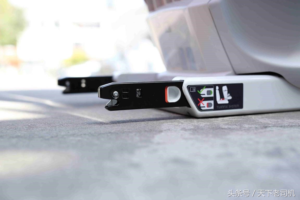 为了幼儿安全安装软件,为儿童安装安全座椅