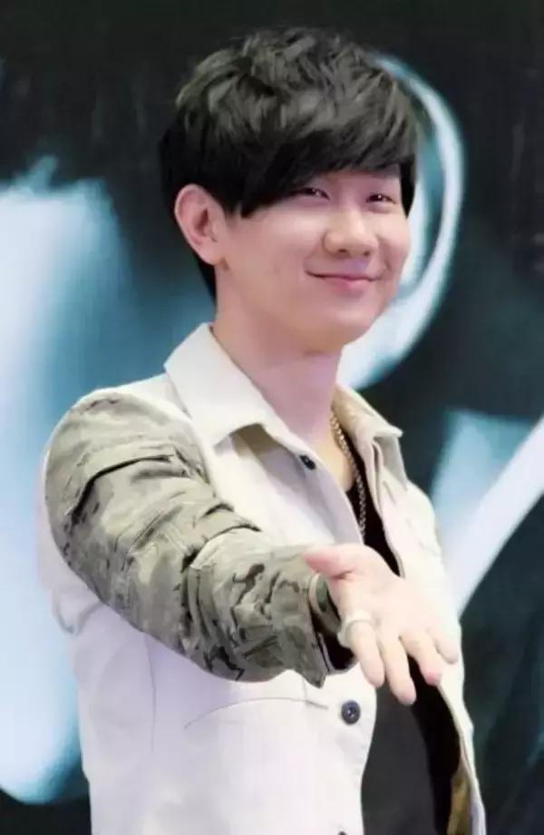 林俊杰孙燕姿我怀念的合唱,林俊杰唱我怀念的歌曲