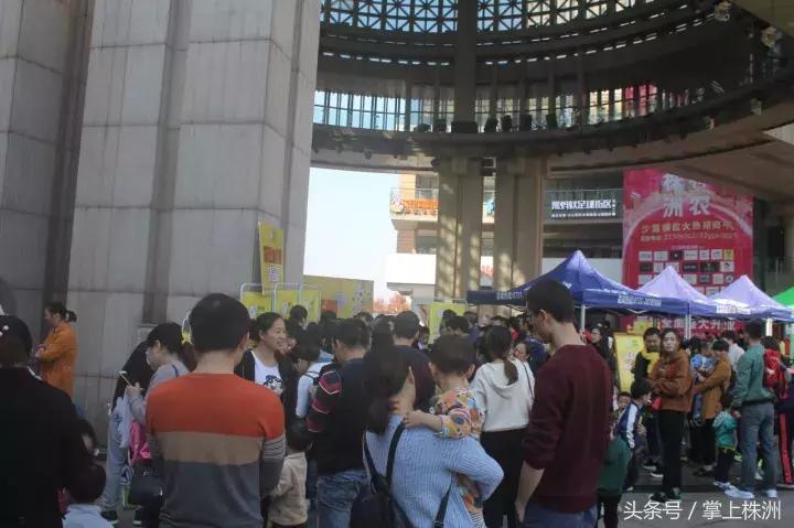 足球要从娃娃抓起不能随便放弃,足球要从娃娃抓起老报纸