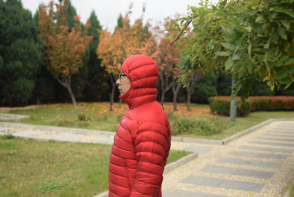 羽绒服500块贵不贵,价格在500元左右的羽绒服