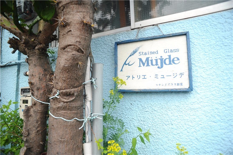 彩色玻璃大师高井啓司:“经验和情感都可以分享,但‘悟’是万万不能的。”|日本工艺寻访之旅Vol.5