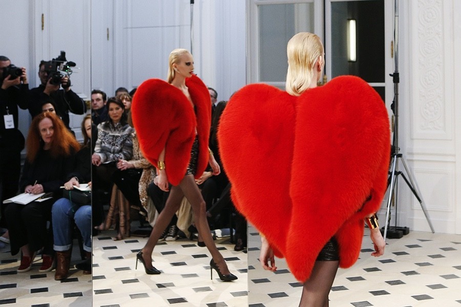 终于甩好了肉准备塞进这些衣裤的时候｜罪魁祸首跑了～