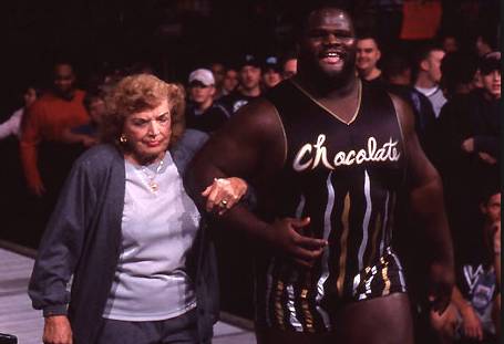 wwe选手失误道歉,wwe选手被暴打