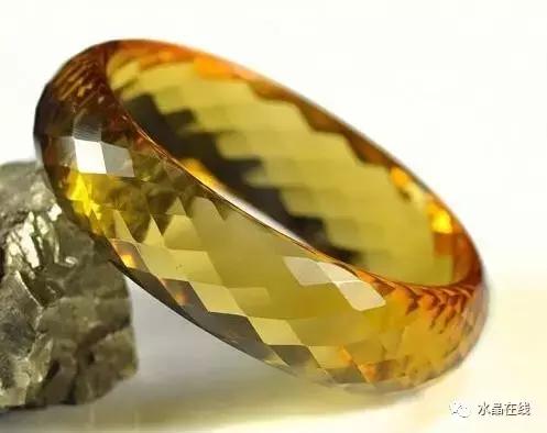 黄水晶珠子的鉴别真假图片,怎样鉴别黄水晶吊坠的真假