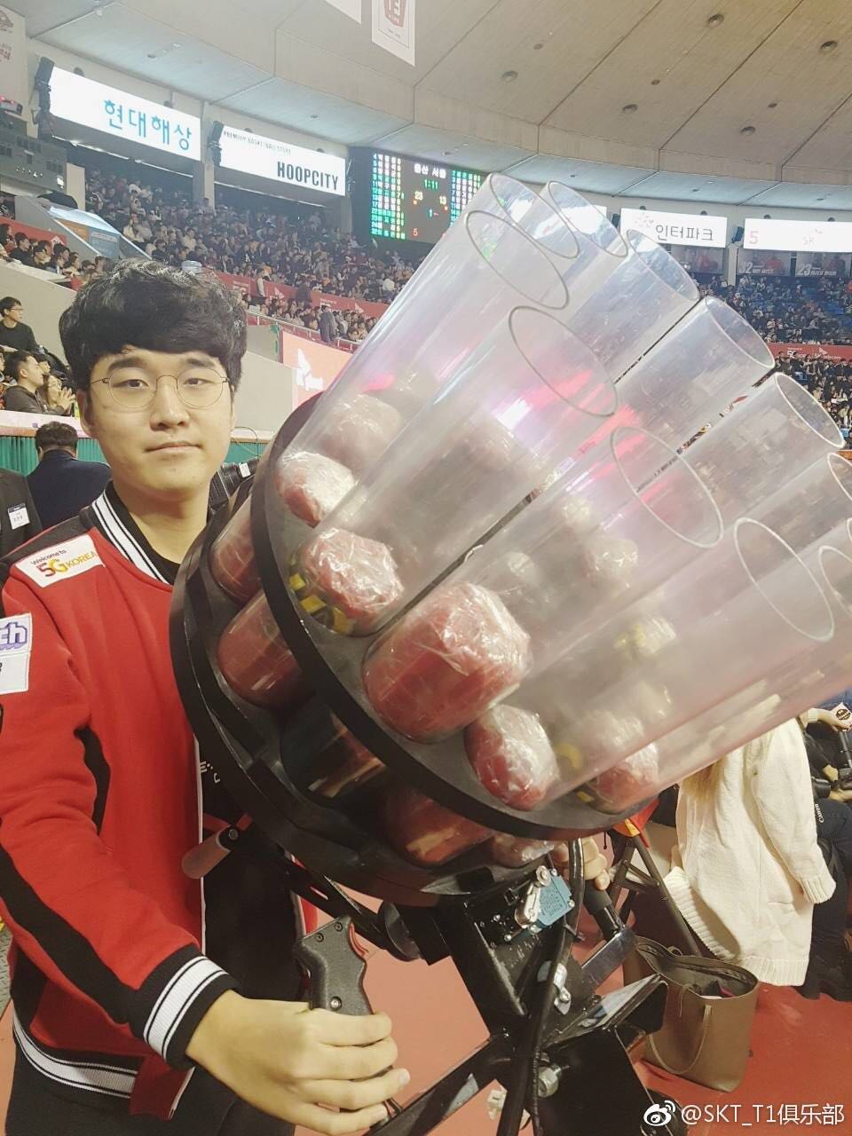 faker鍥犱激鏆傜璧涘満鍚庣殑skt,sktfaker鍜屽皬鑺辩敓